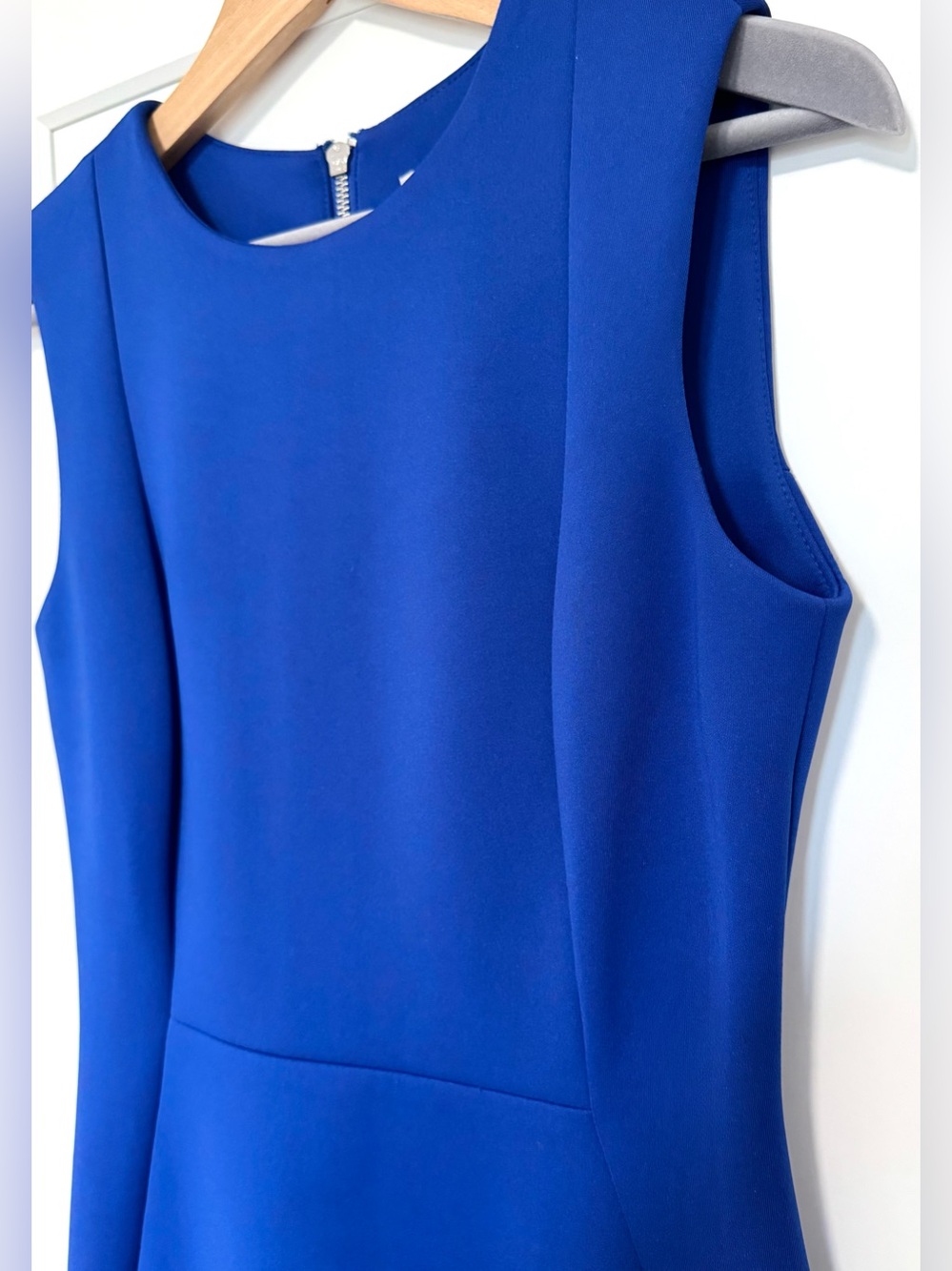 Calvin Klein Sleeveless Seam Front Scuba Crew Neck Sheath Dress - Size: 4 - Picture 4 of 8
